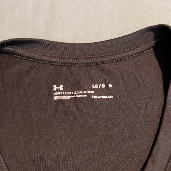 Under armour shirt - Picture 2 of 3
